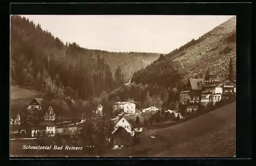 AK Bad Reinerz, Ortsansicht aus der Vogelschau, Blick ins Schmelzetal