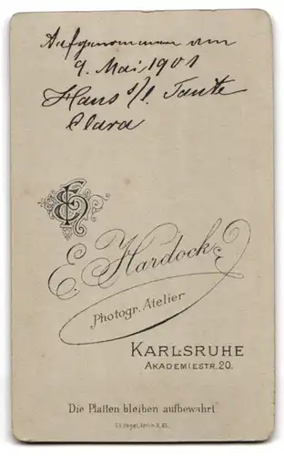 Fotografie E. Hardock, Karlsruhe, Akademiestr. 20, Niedliches Kleinkind in weissem Kleidchen