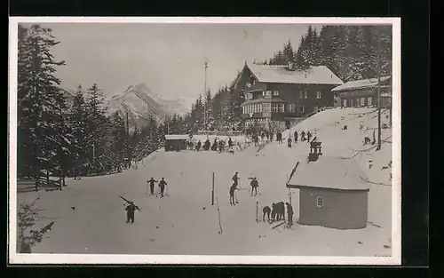 Foto-AK Bayrischzell, Berghotel Sudelfeld J. Maasen mit Skifahrern