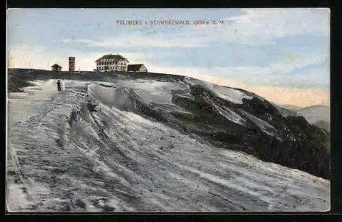 AK Feldberg /Schwarzw., Gebäude und Aussichtsturm hinter einem Schneefeld