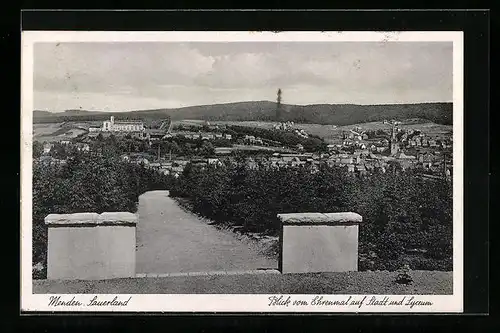 AK Menden /Sauerland, Blick vom Ehrenmal auf Stadt und Lyceum