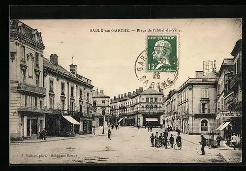 AK Sablé-sur-Sarthe, Place de l`Hotel-de-Ville