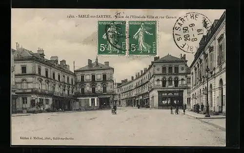 AK Sablé-sur-Sarthe, Place de l`Hotel-de-Ville et rue Carnot