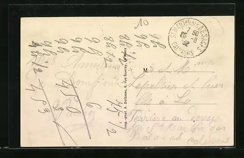 AK Domfront-en-Champagne, Un coin de la Place