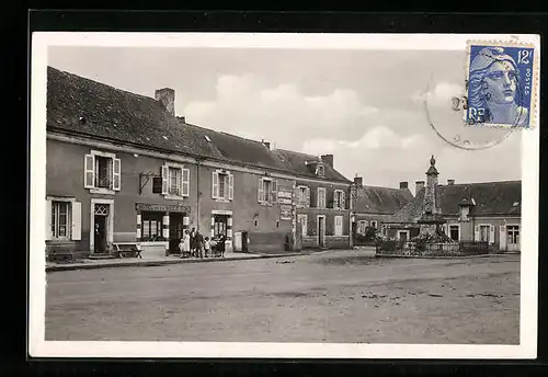 AK Luche-Pringe, Le Monument et la Place