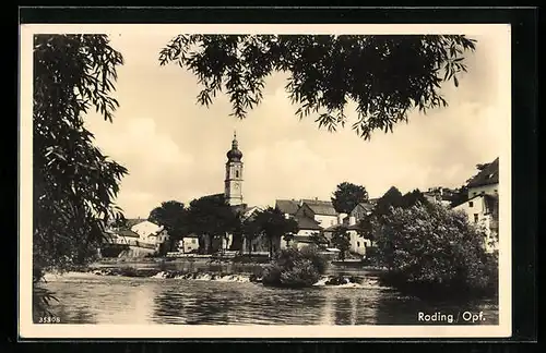 AK Roding /Opf., Ortspartie mit Gewässer und Kirche