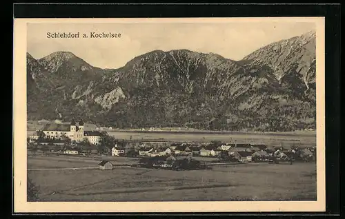 AK Schlehdorf a. Kochelsee, Ortsansicht mit Bergen