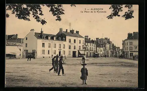 AK Alencon, La Place de la Pyramide