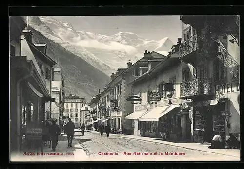 AK Chamonix, Rue Nationale et le Montblanc