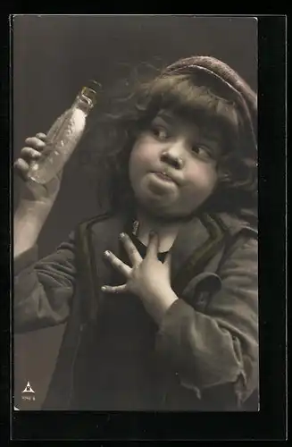 Foto-AK Photochemie Berlin Nr. 4048-6: Kleines Mädchen mit einem Parfümfläschchen
