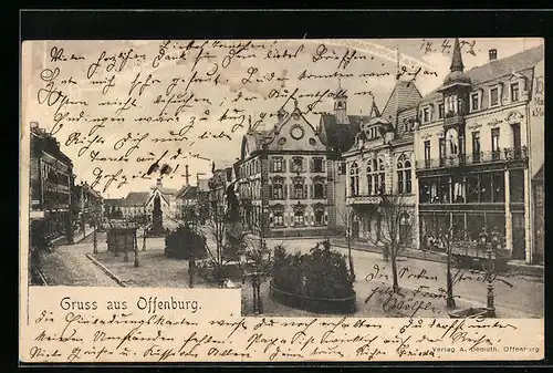 AK Offenburg, Stadtplatz mit Denkmal und Geschäften
