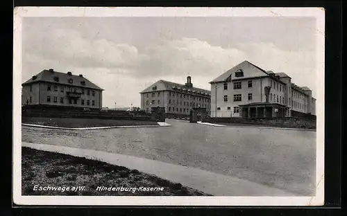 AK Eschwege a. W., auf der Strasse vor der Hindenburg-Kaserne