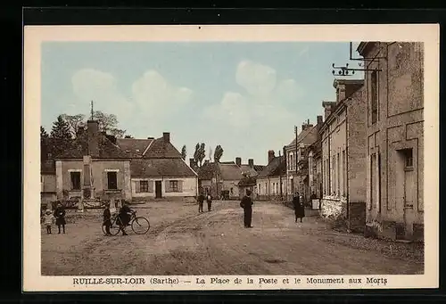 AK Ruille-sur-Loir, La Place de la Poste et le Monument aux Morts