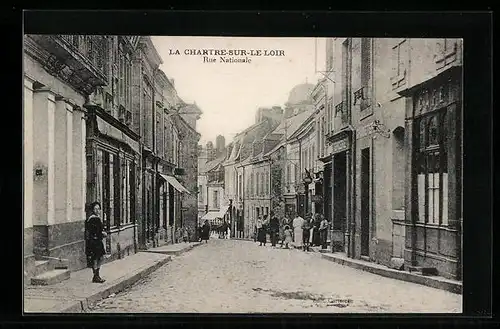 AK La Chartre-sur-le-Loir, Rue Nationale