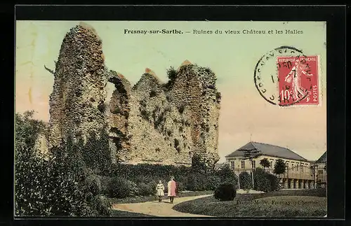 AK Fresnay-sur-Sarthe, Ruines du vieux Chateau et les Halles