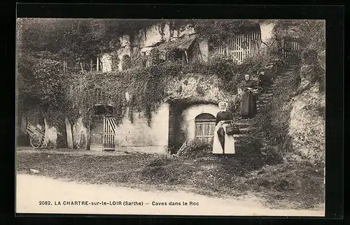 AK La Chartre-sur-le-Loir, Caves dans le Roc