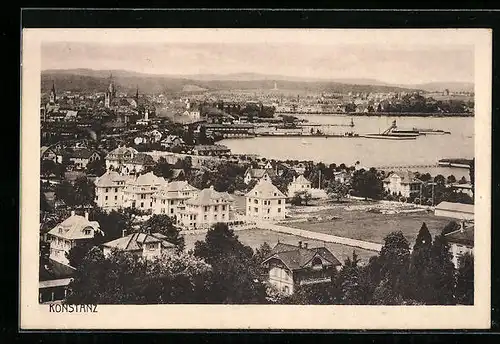 AK Konstanz am Bodensee, Blick über die gesamte Stadt zu den Schiffsanlegestegen hin