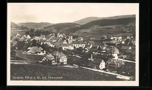 AK Lenzkirch im Schwarzwald, Generalansicht mit Blick auf die Kirche