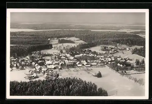 AK Königsfeld im Schwarzwald, Blick hinab auf den gesamten Ort im Schnee, Fliegeraufnahme