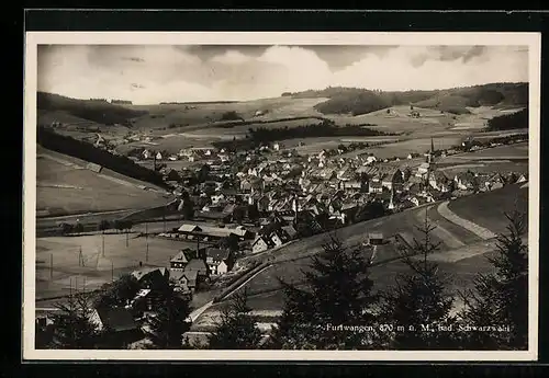 AK Furtwangen im Schwarzwald, Generalansicht der Stadt im Tal