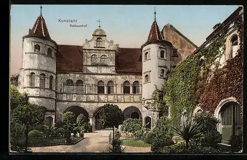 AK Konstanz am Bodensee, Blick in den grünen Rathaushof