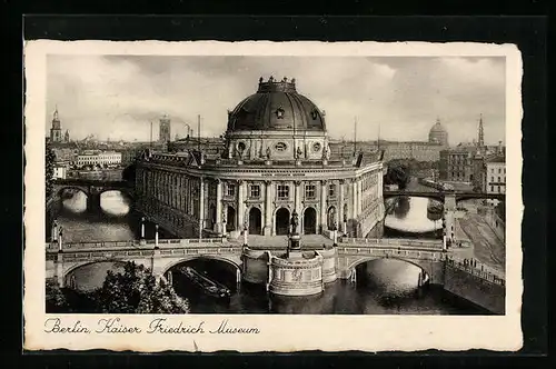 AK Berlin, Blick auf die Spreebrücken am Kaiser Friedrich Museum