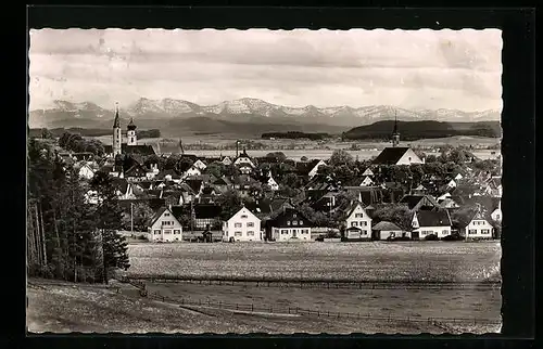 AK Leutkirch im Allgäu, Panoramaansicht der Stadt von den Feldern aus