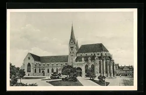 AK Augsburg, auf dem Vorplatz zum Dom