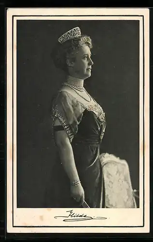 AK Grossherzogin Hilda mit Krone und Perlenkette, von der Seite gesehen