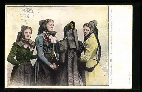 AK Furtwangen, Schwarzwälderinnen in badischen Volkstrachten