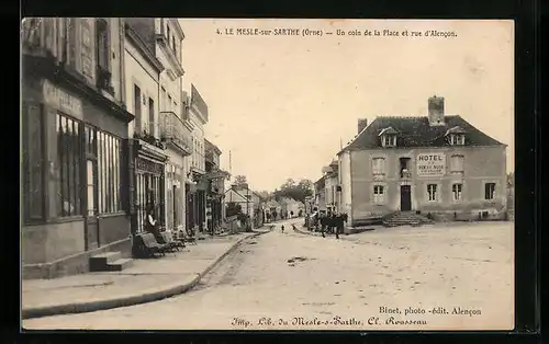 AK Le Mesle-sur-Sarthe, Un coin de la Place et rue d`Alencon