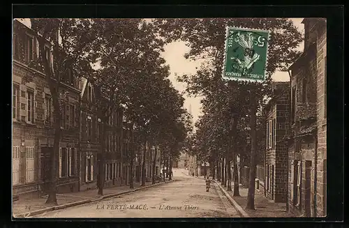 AK La Ferté-Macé, l`Avenue Thiers