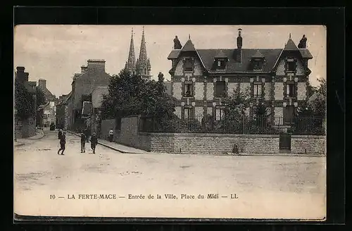 AK La Ferté-Macé, Entrée de la Ville, Place du Midi