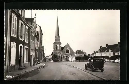 AK Le Theil-sur-Huisne, la Place du Marché et l`Eglise