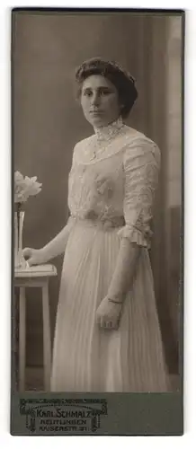 Fotografie Karl Schmalz, Reutlingen, Kaiserstr. 31, Karoline Görling im weissen Kleid