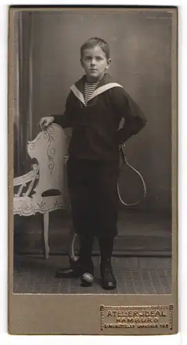 Fotografie Atelier Ideal, Hamburg, Eimsbüttler Chaussee 102, Junge in Matrosendress und Schläger