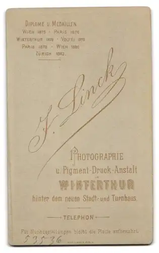 Fotografie J. Linck, Winterthur, Bub im Sonntagsstaat mit Schleife