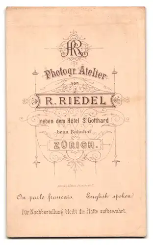 Fotografie R. Riedel, Zürich, neben Hotel St. Gotthard, Bürgerlicher Herr im Anzug