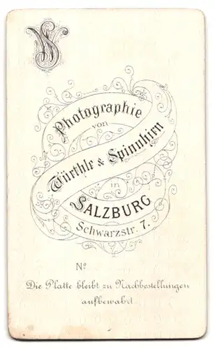 Fotografie Würthle & Spinnhirn, Salzburg, Schwarzstrasse 7, Bürgerliche Frau mit Camee im Portrait