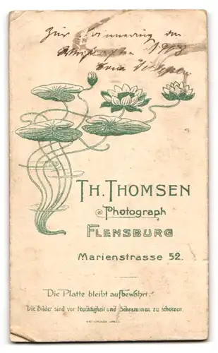 Fotografie Th. Thomsen, Flensburg, Marienstr. 52, Süsses Kleinkind im modischen Kleid