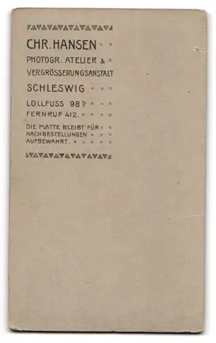 Fotografie Chr. Hansen, Schleswig, Lollfuss 98 b, Zwei Jungen in modischen Anzügen