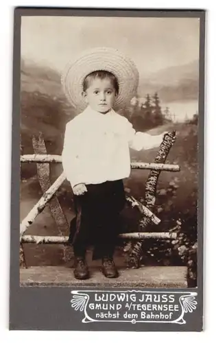 Fotografie Ludwig Jauss, Gmund a. Tegernsee, Kleiner Junge in modischer Kleidung