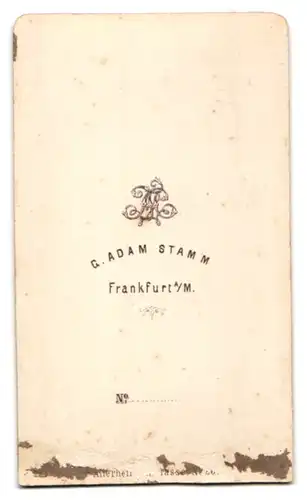 Fotografie G. Adam Stramm, Frankfurt a. M., Bürgerlicher mit Schnauzbart und kariertem Binder