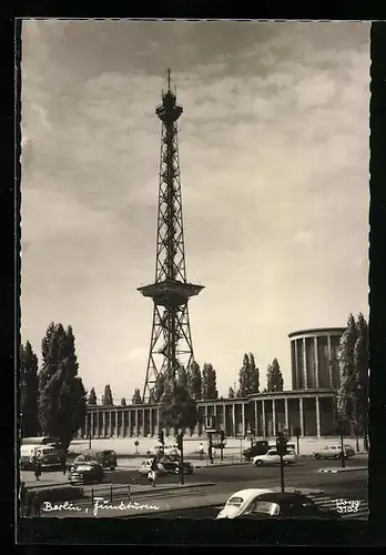 AK Berlin-Charlottenburg, Strassenpartie mit Funkturm