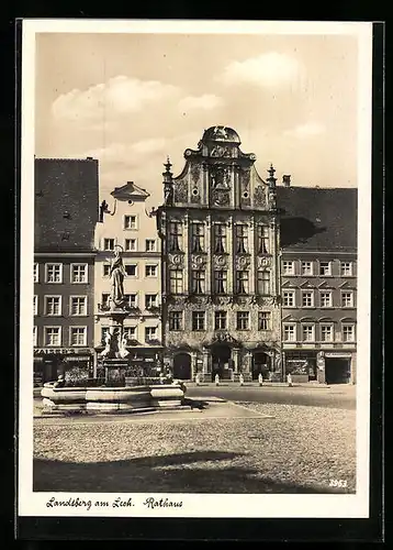 AK Landsberg a. Lech, Rathaus mit Brunnen