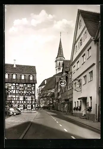 AK Schorndorf i. Württ., Gottlieb-Daimler-Strasse mit Stadtkirche