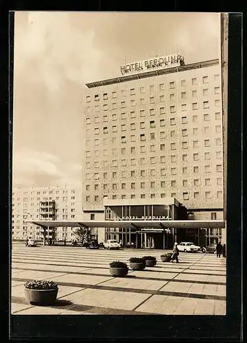 AK Berlin, Hotel Berolina in der Karl-Marx-Allee