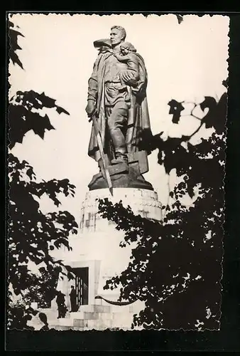 AK Berlin-Treptow, Sowjetisches Ehrenmal