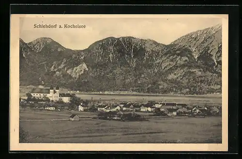 AK Schlehdorf a. Kochelsee, Ortsansicht mit Bergen