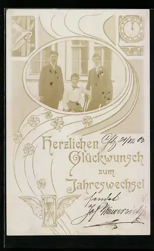 Foto-AK Elegante Dame mit zwei Herren, Neujahrsgruss, Passepartout